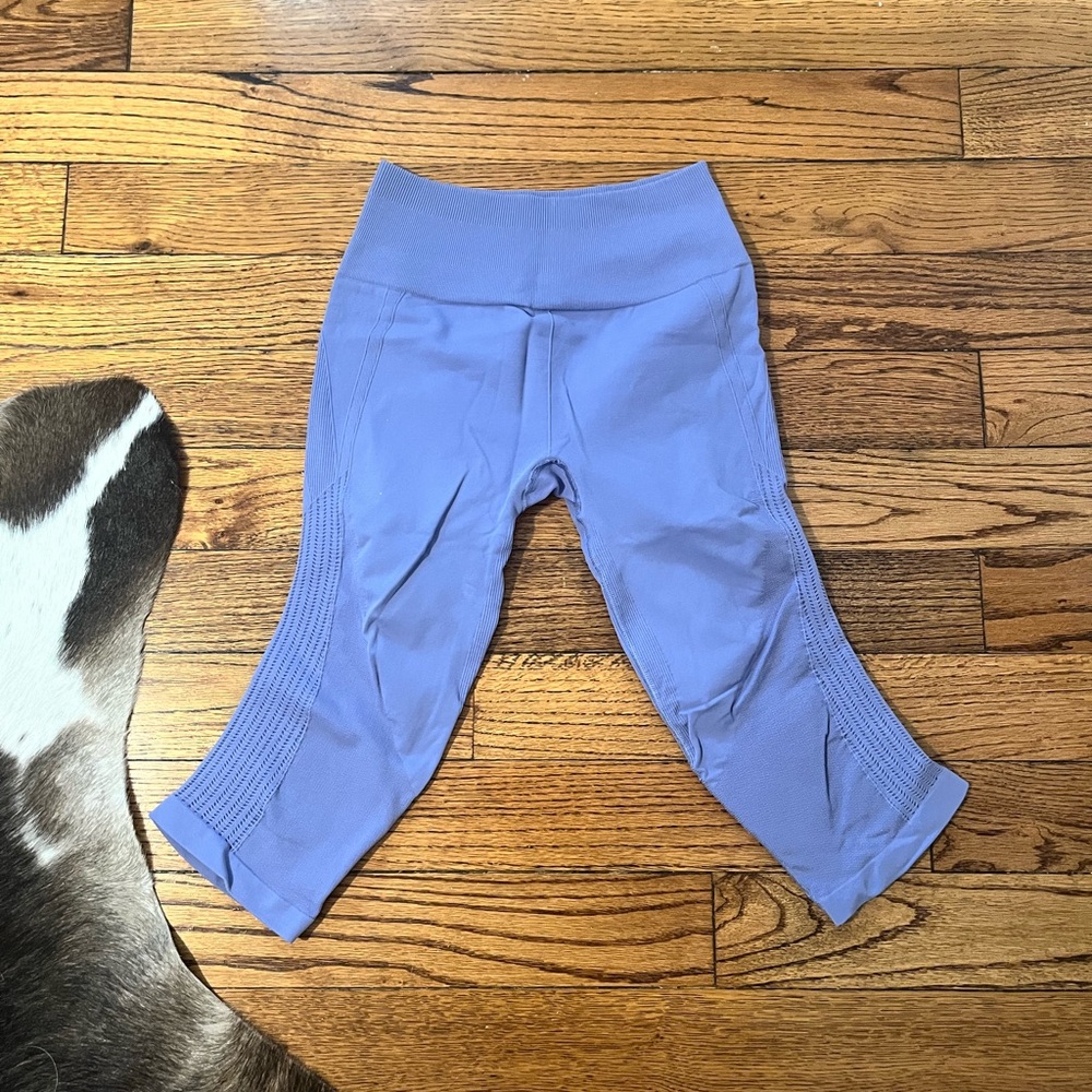 Mid length Lululemon leggings in lavender, size 6